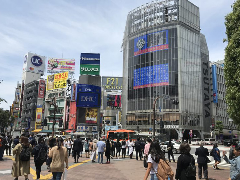 渋谷　スクランブル交差点